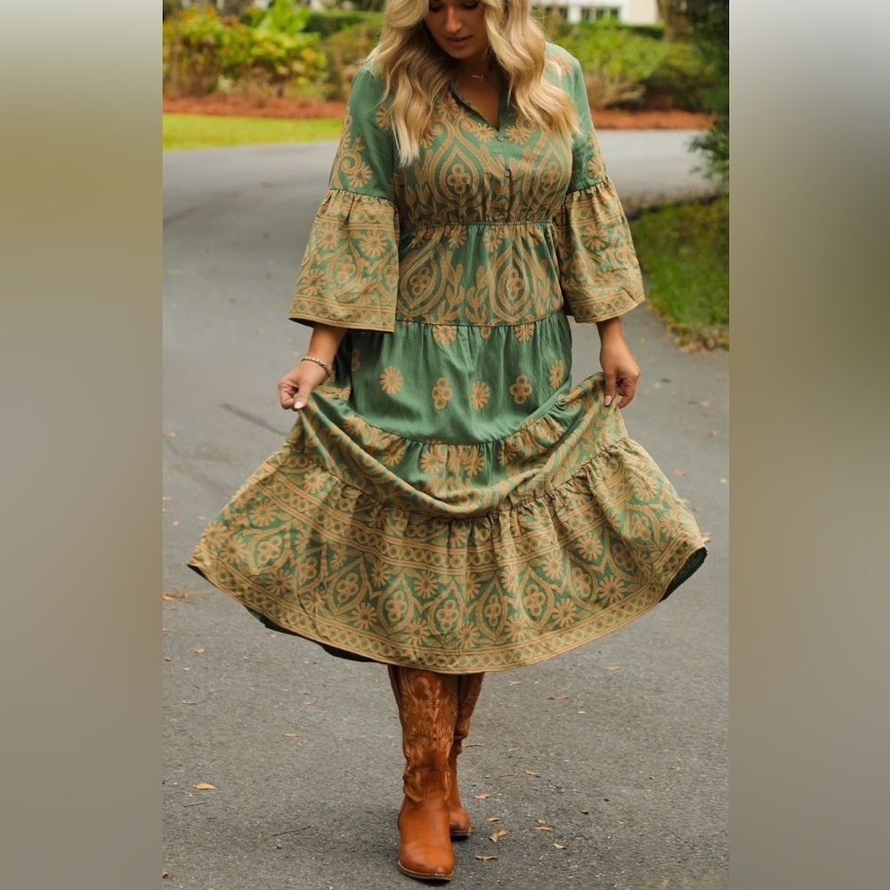 Gigio Romantic Sage Textured Print Tiered  Midi- Maxi Dress w/ Bell Sleeves, NWT - Picture 14 of 16